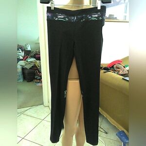 BNWT SHAPE ACTIVE WEAR Elegant Black Women's Leggings SZ. M (COOL GRAPHICS) FAB